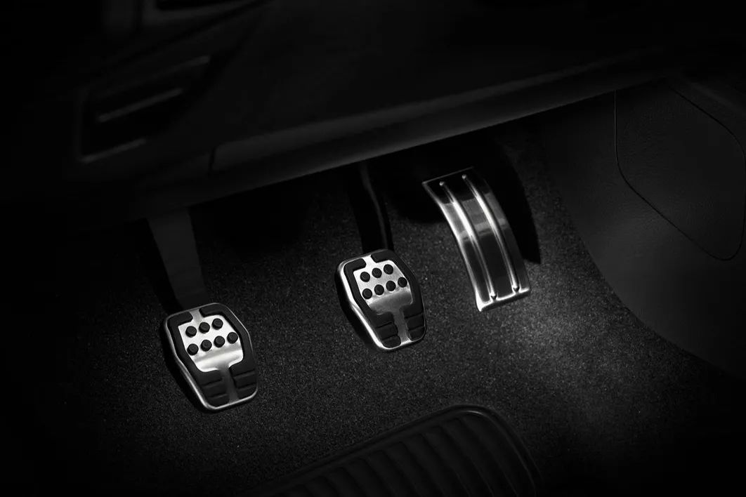 预算10-15万选这三款轿车准没错,回头率超高的小众品牌