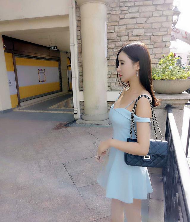 歌手云飞儿愿做菩萨那朵莲,云飞儿愿做菩萨那朵莲完整版