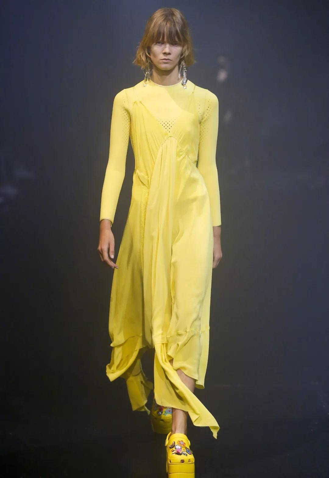 蒂芙尼鞋值多少钱,蒂芙尼900元