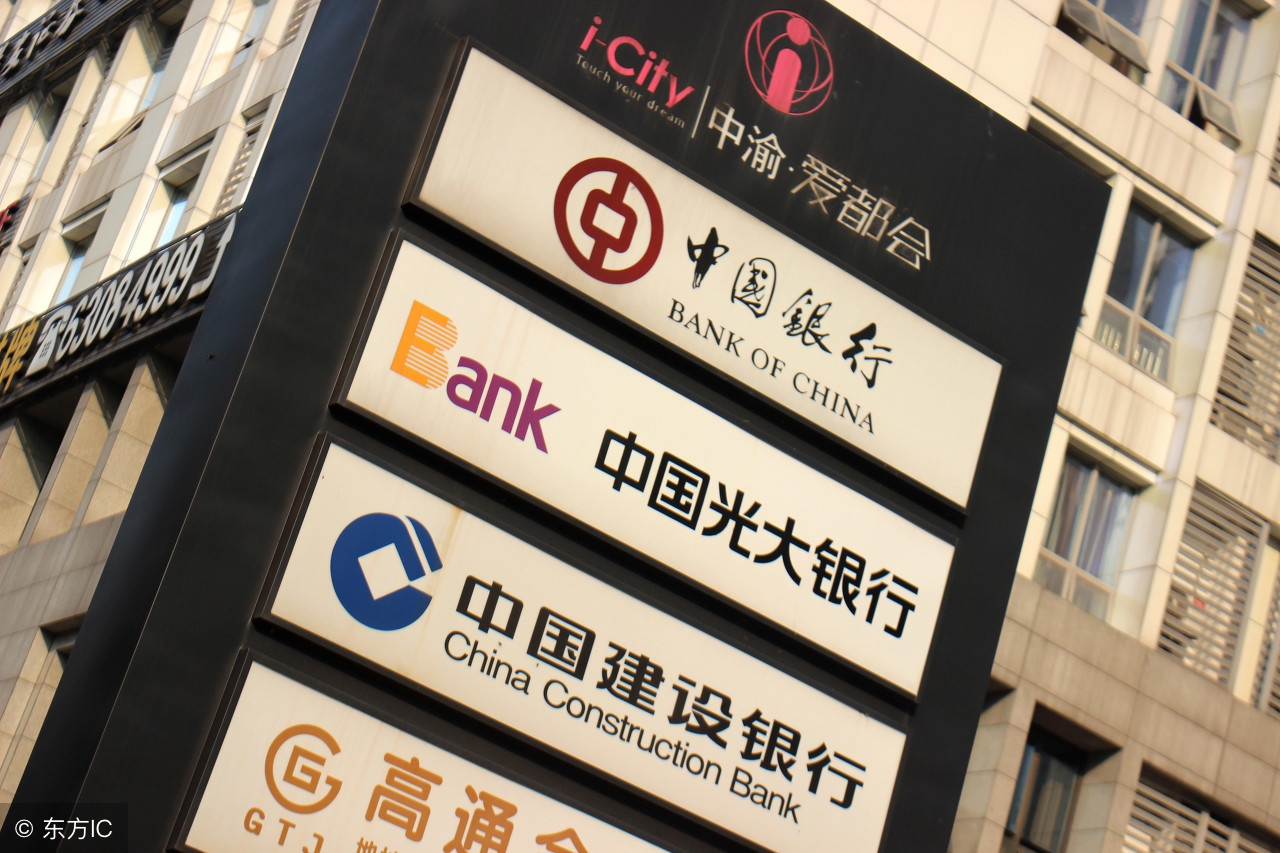 申请信用卡线上和线下哪个好审批,线上申请信用卡和在线下申请区别