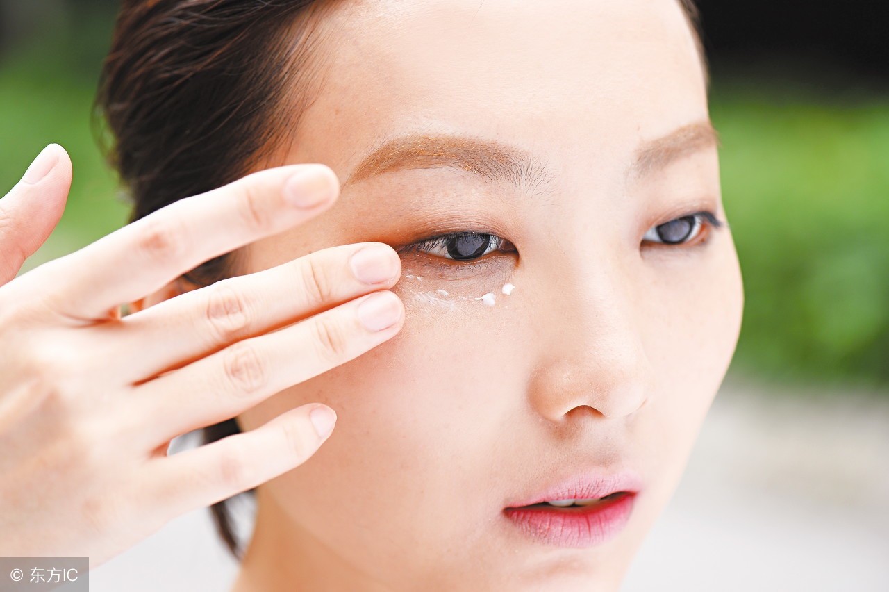 最正确眼部护肤手法,美容眼部的做法视频大全