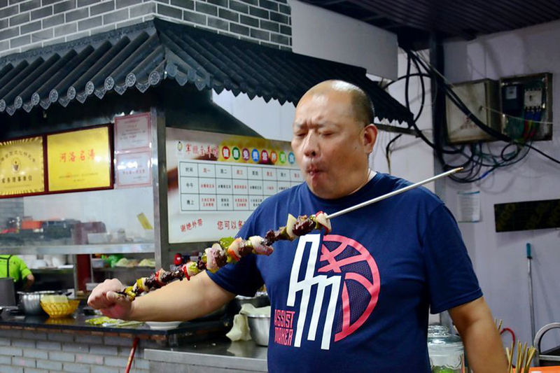 吉利网红美食打卡地军鹏烤全羊一米烤大串欢迎您