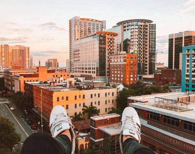 建筑行业利润呈现下降,建筑幕墙利润怎么样