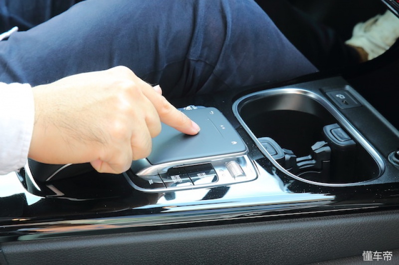 奔驰a200掀背车,试驾车解析