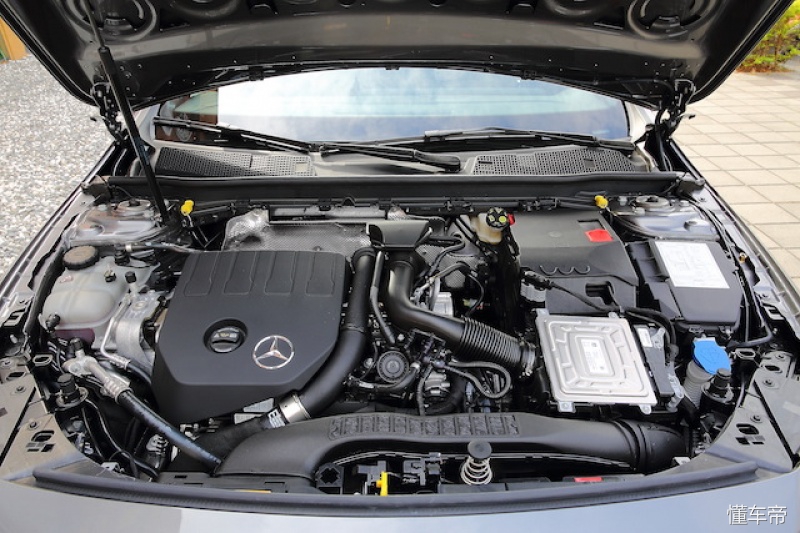 奔驰a200掀背车,试驾车解析