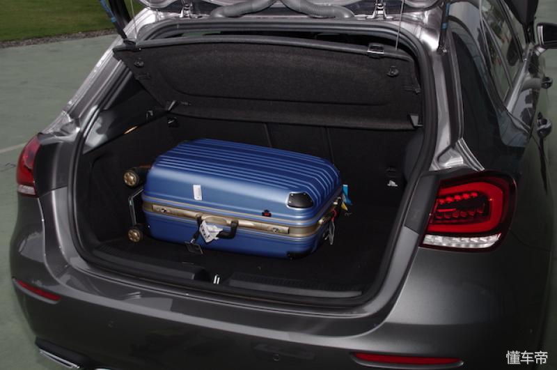 奔驰a200掀背车,试驾车解析