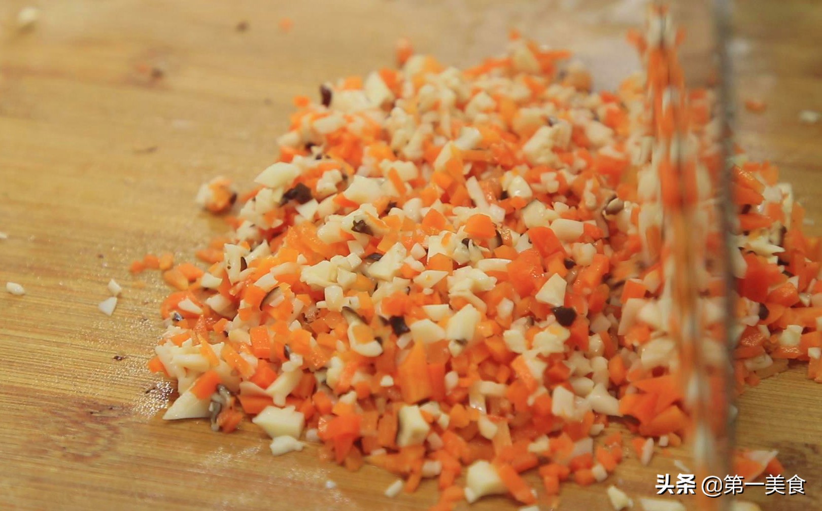 又酥又脆煎饼的家常做法,大厨做煎饼果子的配方教程