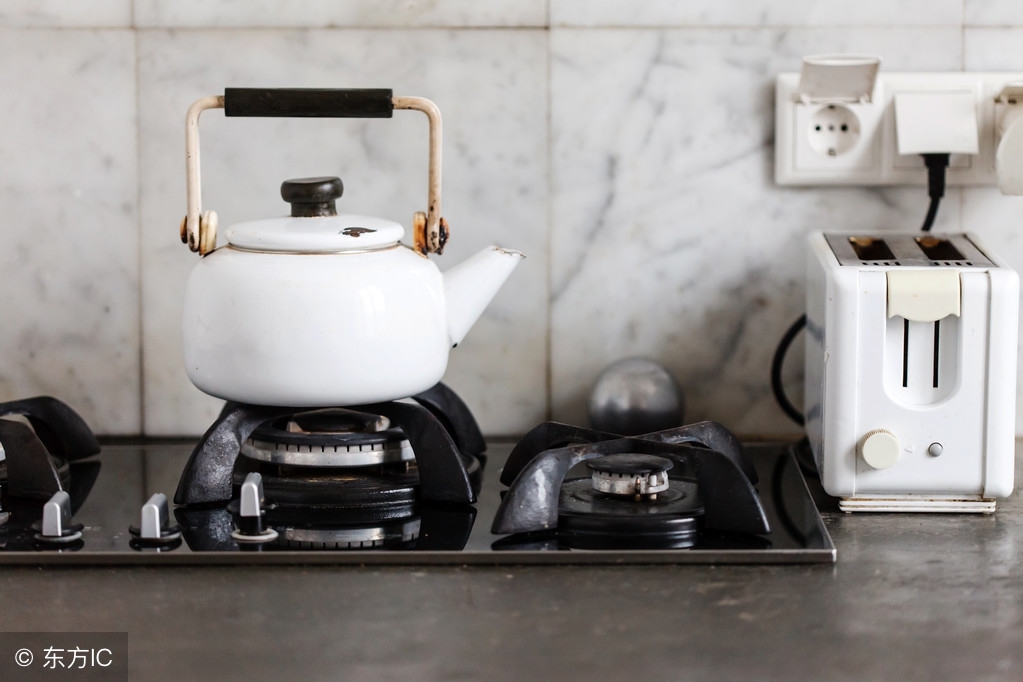 燃气灶打火方式都是上电池吗,燃气灶没有电池可以用打火机吗