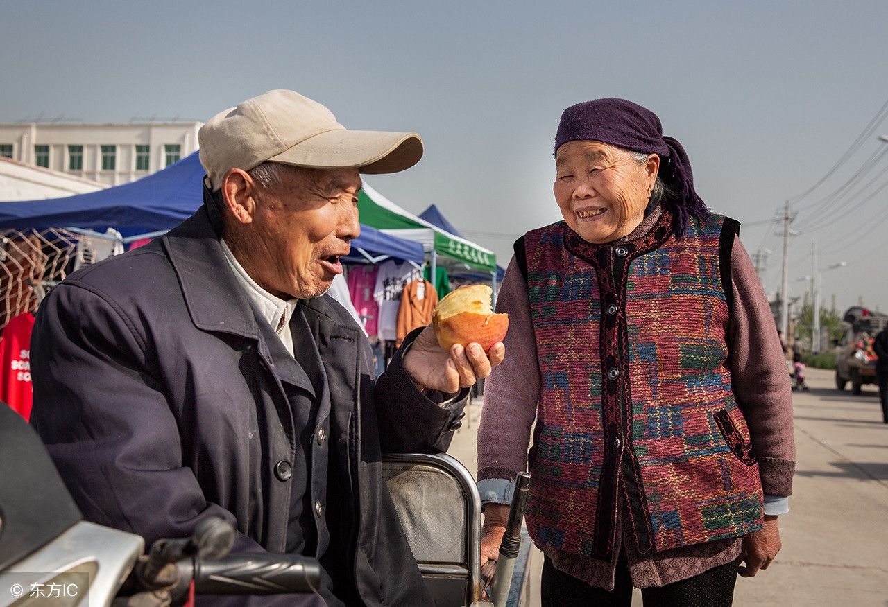 老太太买苹果被骗后续,老太太销售苹果的故事