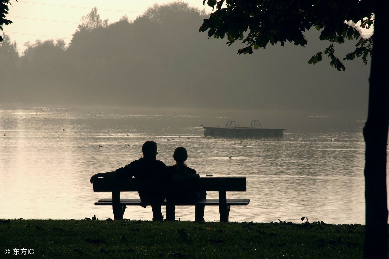 两个人在一起没话说了怎么办,两个人在一起没话说就像陌生人