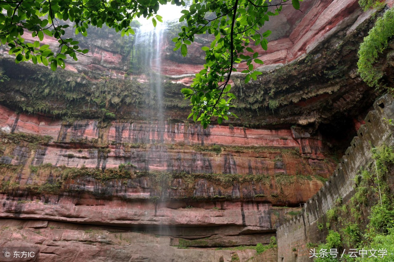 高中语文重点文学常识书,高中语文文学常识哪个教材比较全