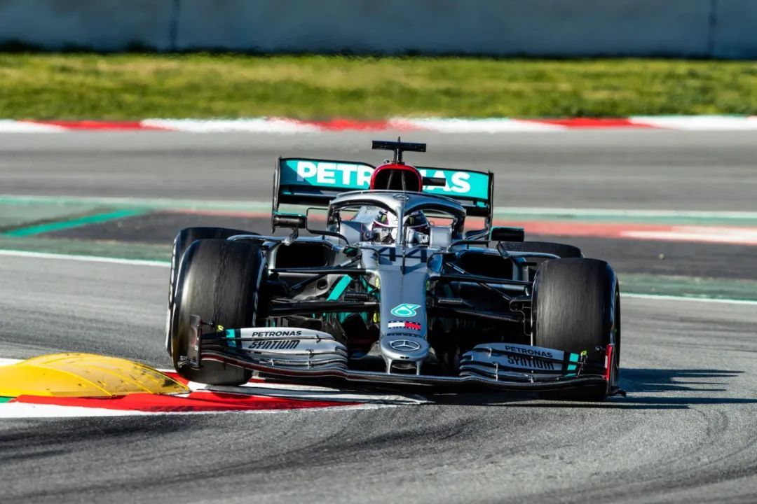 奔驰s八个黑科技,奔驰s有些什么黑科技