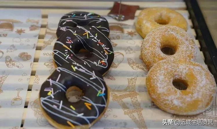 市民排队免费吃蛋糕：运城天鹅湾“生日颂烘焙”开业大酬宾