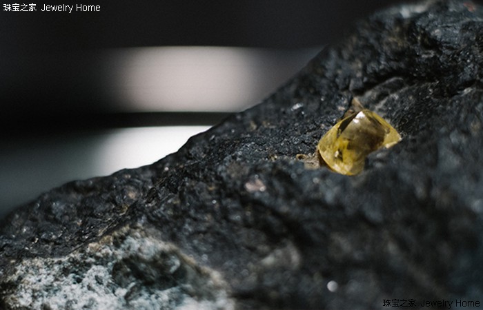 别被天价吓跑，其实一般的黄钻你也买得起
