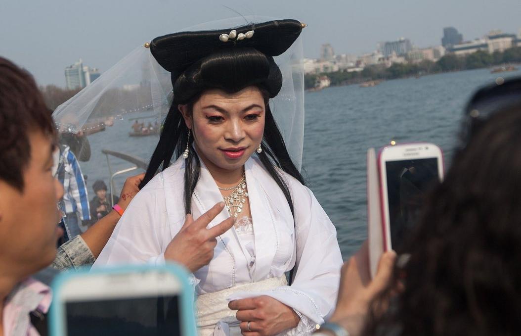 儿子比较娘怎么办,孩子太娘该怎么教育