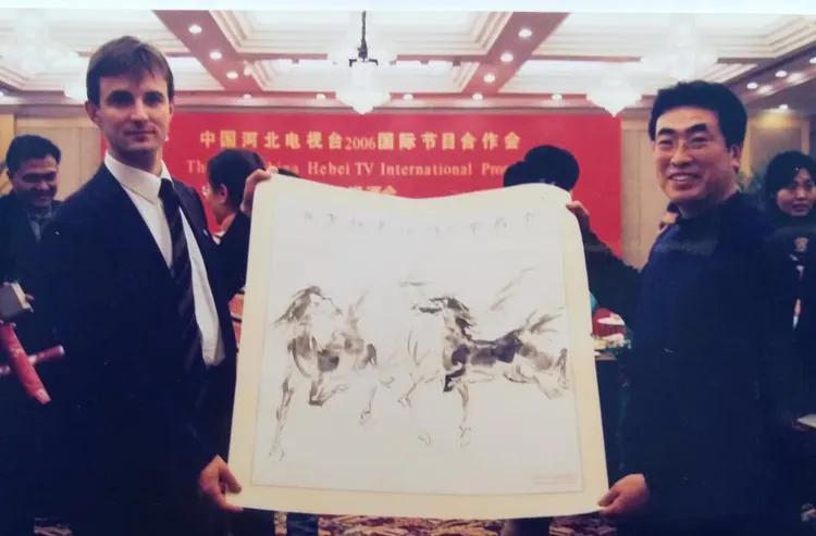 掌上乾坤指间生花世界级艺术家-贾同辉的“指墨”风釆