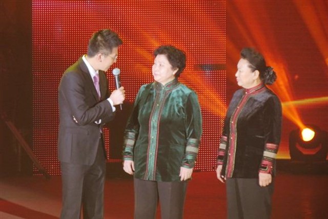 龙梅和玉荣保护羊群故事总结,龙梅和玉荣保护羊群故事