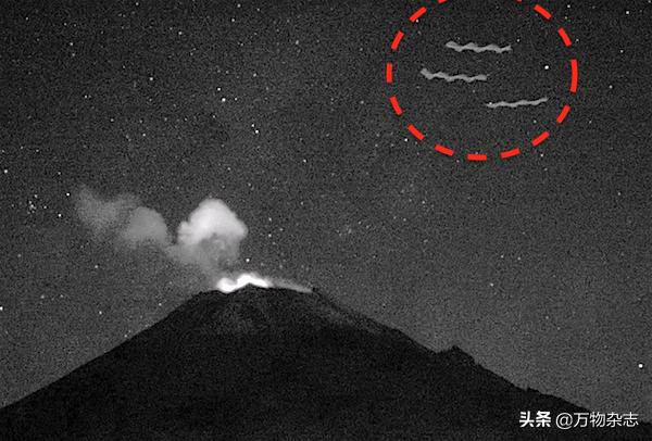 太空空间站拍到的几个ufo目击事件,太空探索飞机上看到最真实ufo