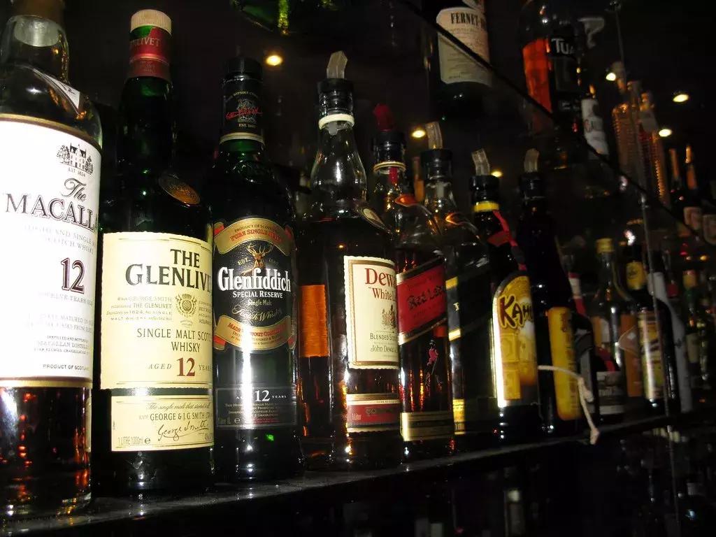 这种细思极恐的“橡木桶老汤”,造就了一众世界名酒