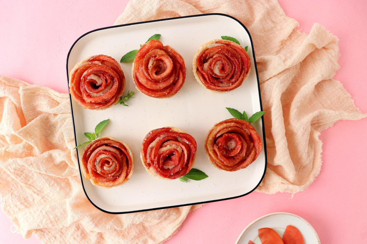 情人节礼物玫瑰花简单做法,苹果玫瑰花做法