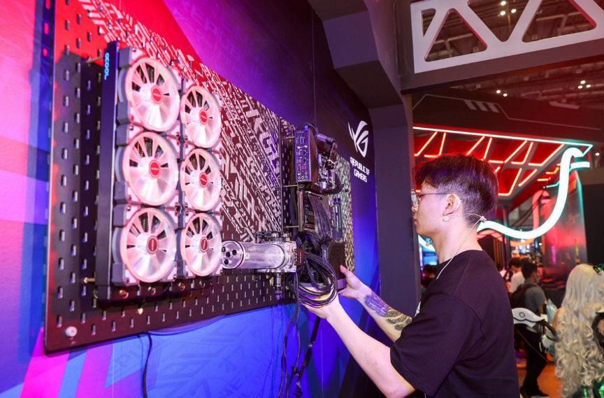 梦幻联动二次元狂欢ROG信仰星球空降BW2021