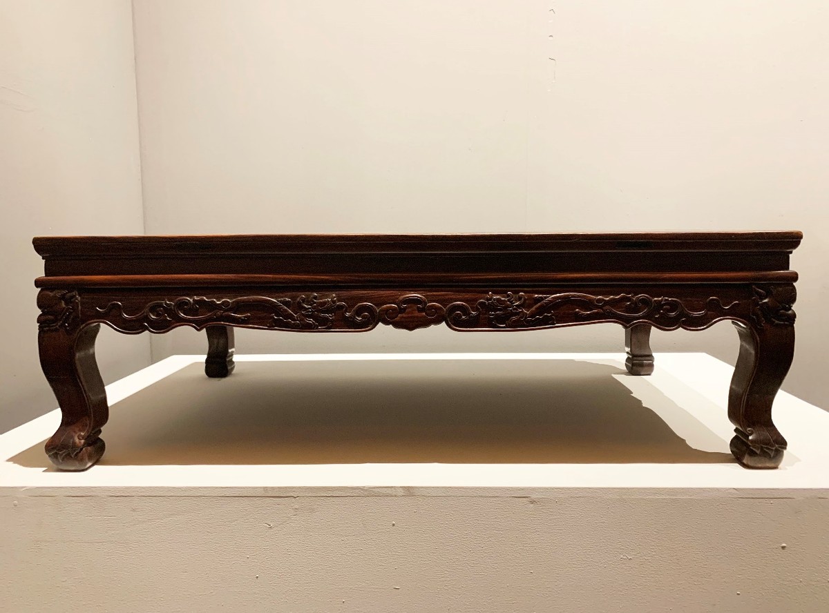 黄花梨小炕桌一百多年的值多少钱,黄花梨透雕螭龙纹炕桌