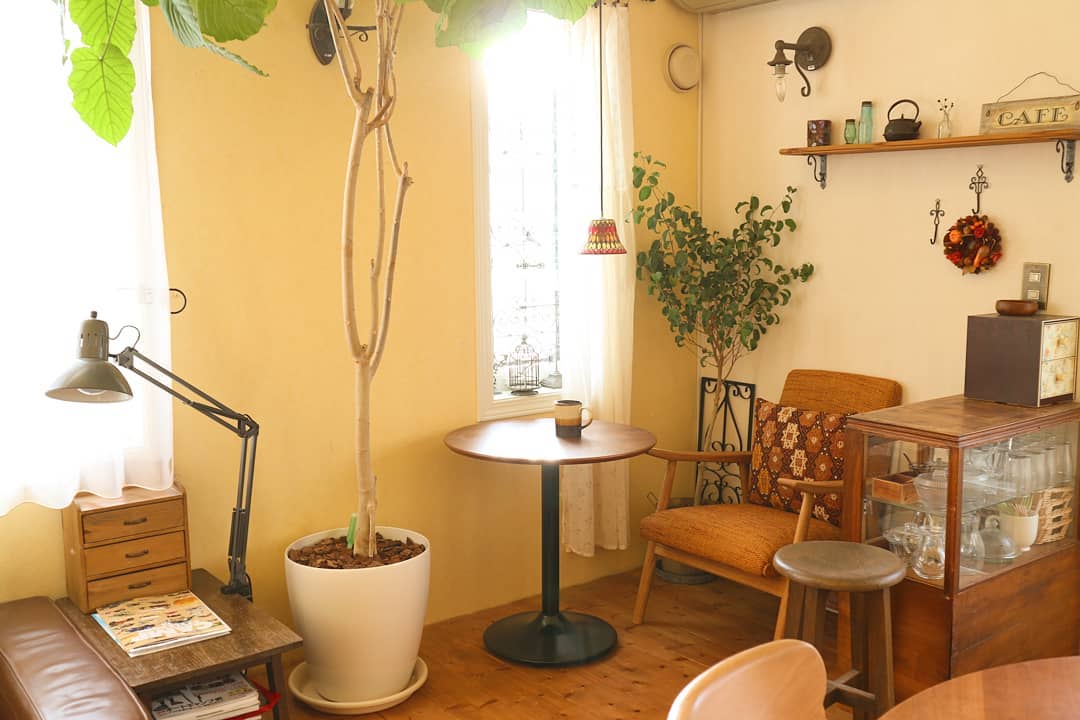 顶层带20平米左右的阁楼房子,有阁楼的挑高房子