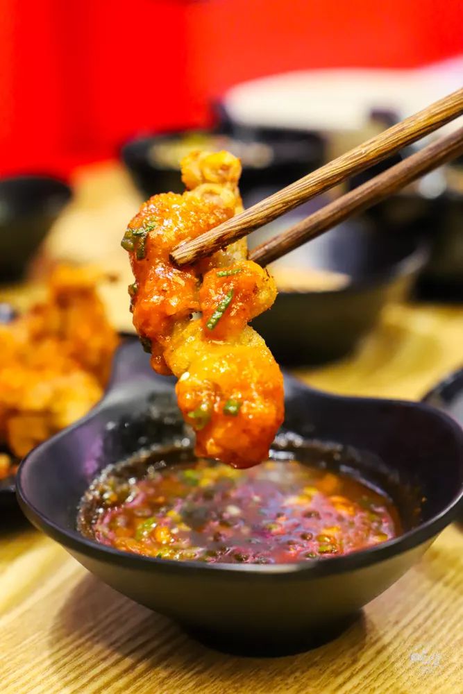 这家国潮网红串串落地襄阳啦,你只管拿串不用涮可以直接开吃