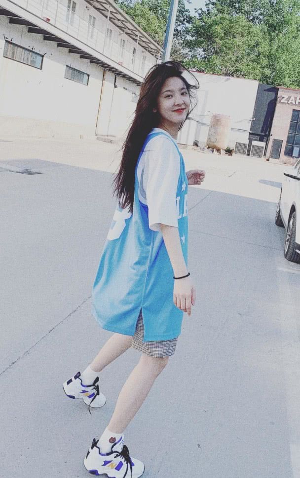 章若楠被男明星夸可爱,被章若楠穿搭圈粉