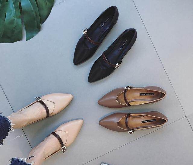 现在流行穿小白鞋吗,奶奶鞋怎么穿好看又耐穿