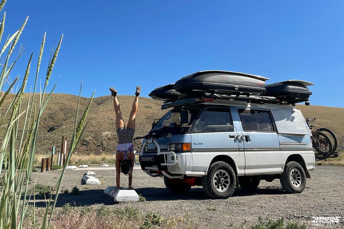 小伙买八手车,小伙买了6米8房车