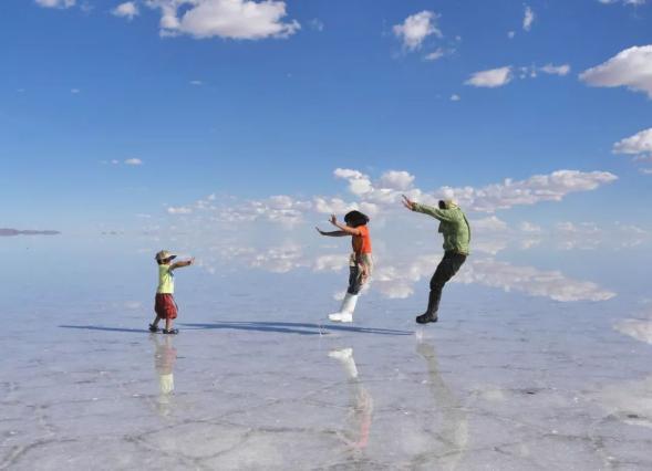 他叫辛巴,不是狮子王,8岁穿越12国:最好的教育,永远在路上