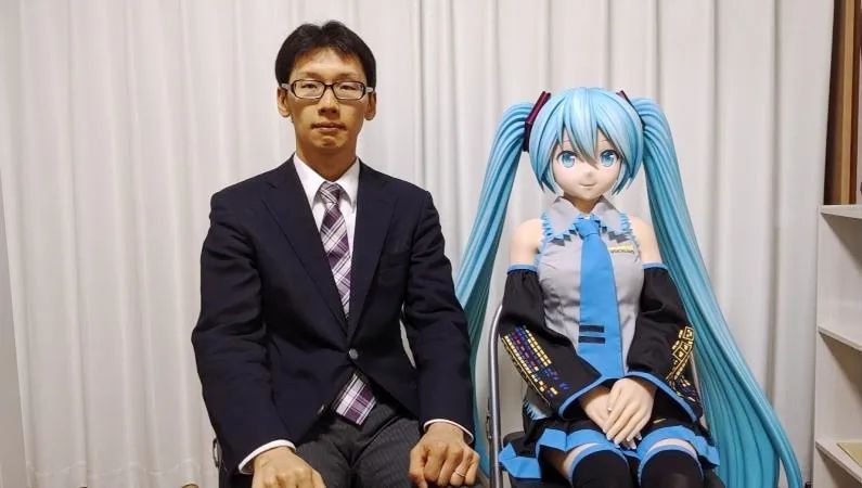和初音结婚的真实现状,花200万和初音结婚的日本男子