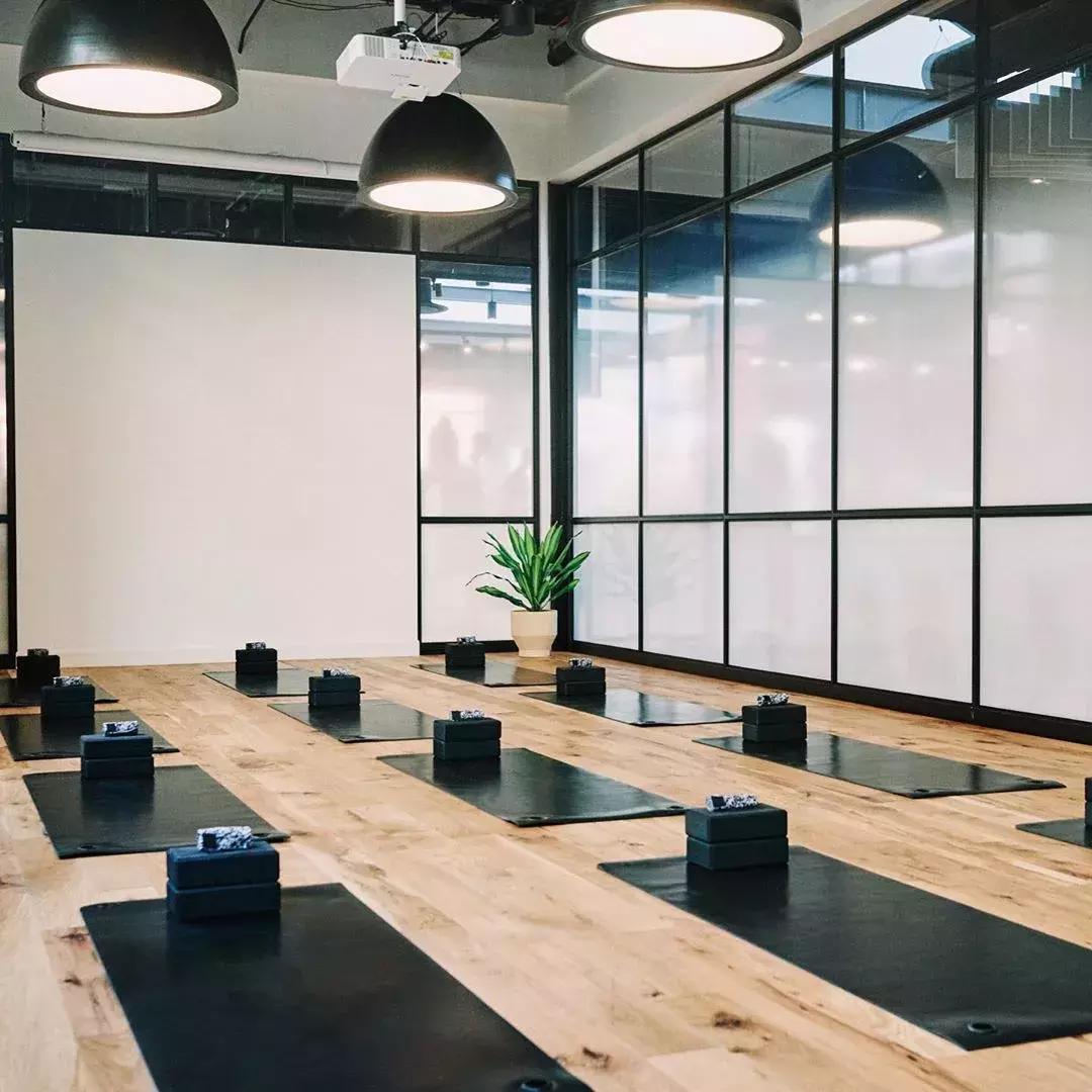 lululemon现在是第几大运动品牌,lululemon是快时尚品牌吗