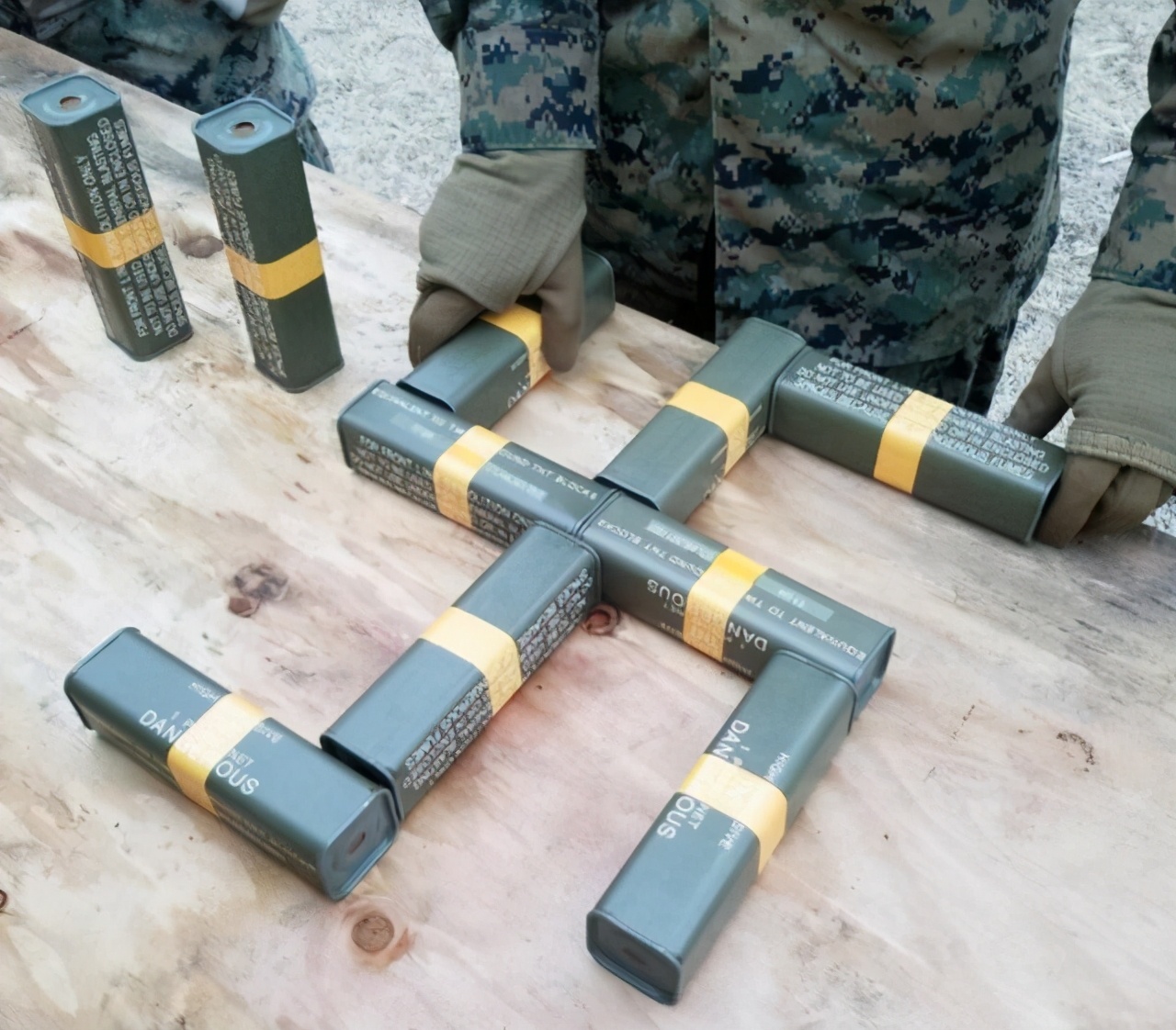 *力暴**文化深深扎根,赤身裸体的美国却一心想着“绊倒”中国