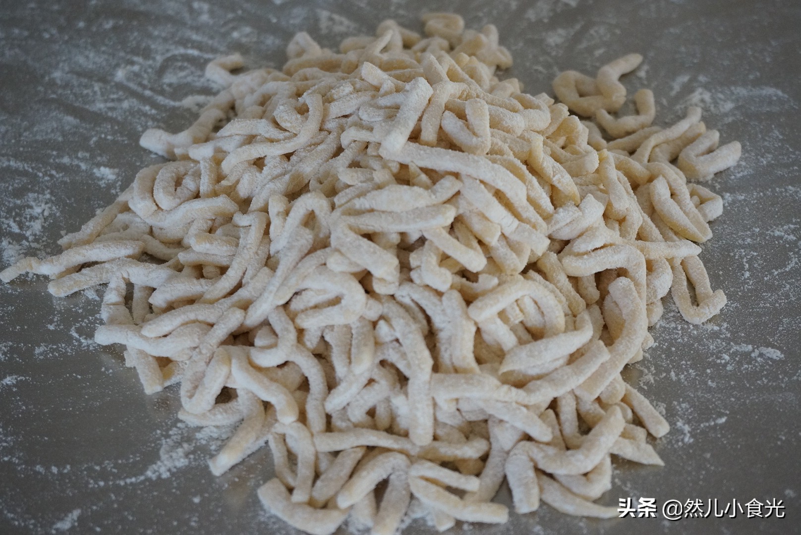 沙琪玛做法用泡打粉还是小苏打,做沙琪玛用泡打粉好还是苏打粉好