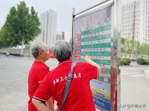 济南阿姨被骗后组团复仇，打击非法集资，有人自费*底卧**，有人自编喜剧，有人家老头开始做饭了