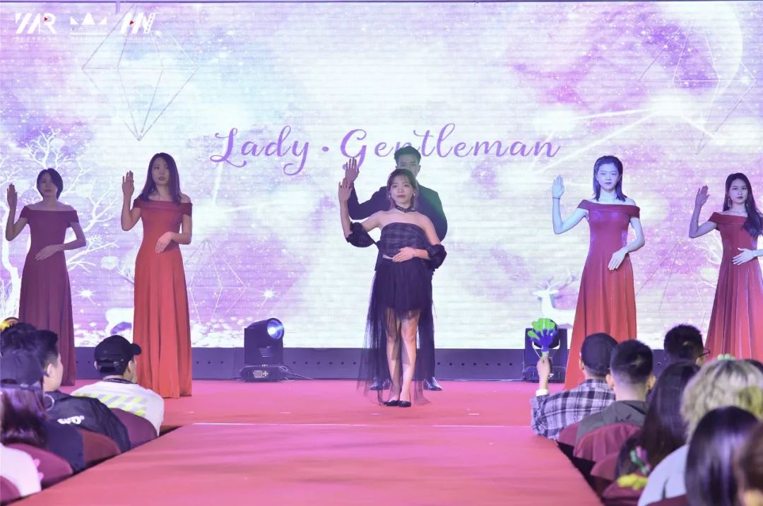 “筑梦华娱,致远未来”时代华娱第十一月总结大会