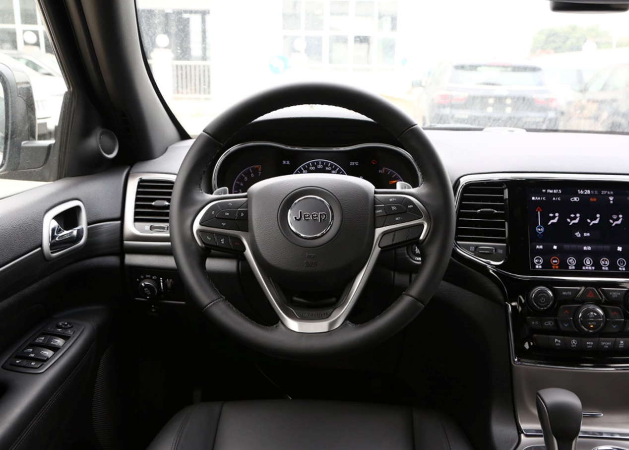 新jeep大切诺基海外售价公布,jeep大切诺基2022年新款入门