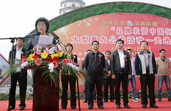 河北唐山大姐,农民养猪带领村民致富