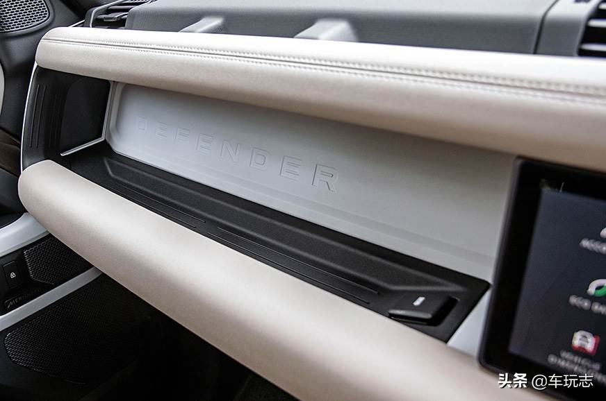 路虎全新卫士预告图,全新一代路虎卫士越野性