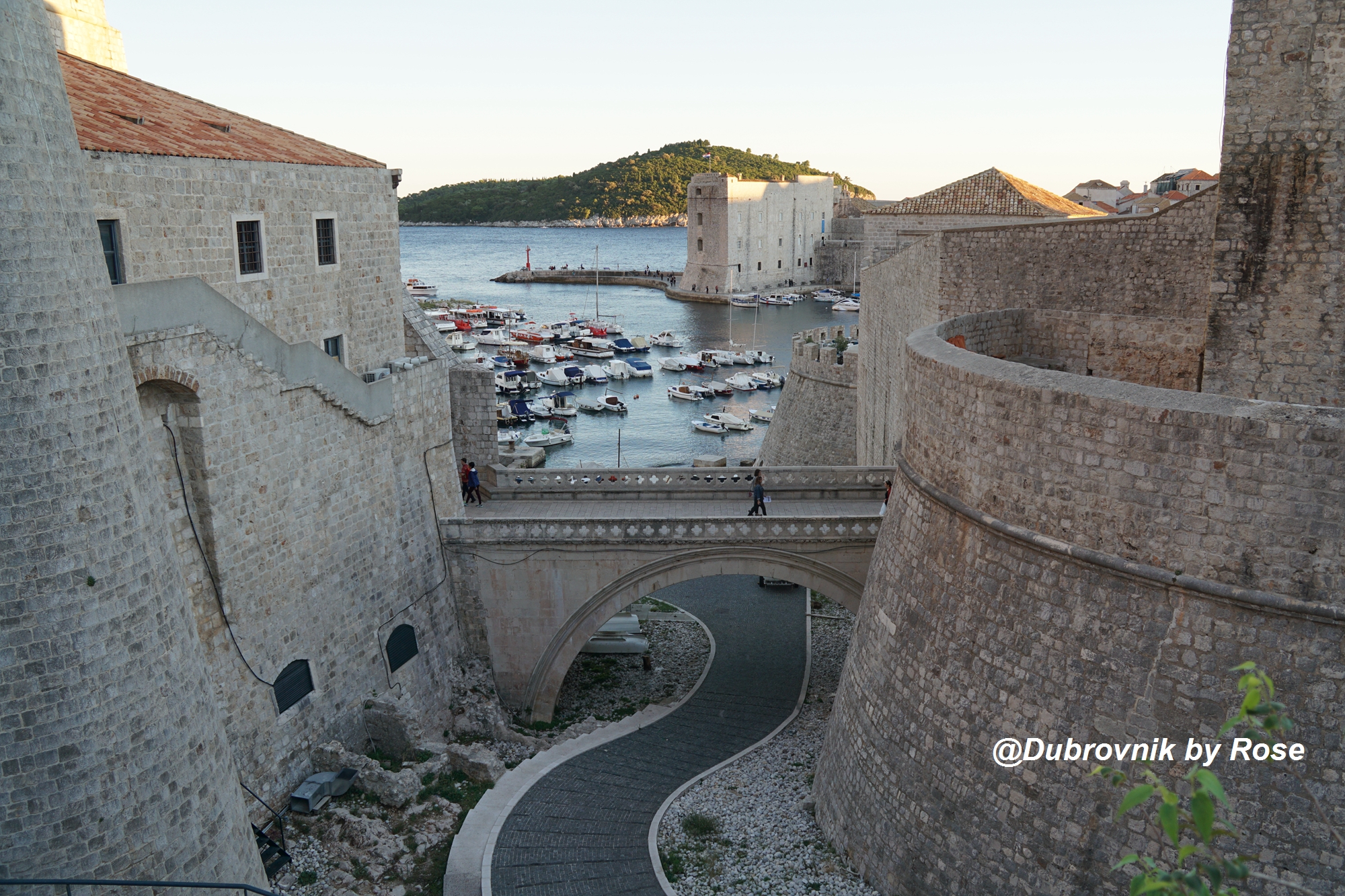 克罗地亚圣托里尼,克罗地亚和圣托里尼