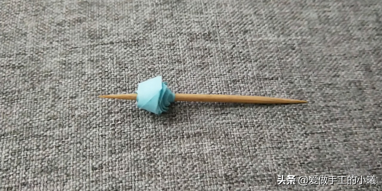 最简单的玫瑰花戒指折纸,用纸做玫瑰花戒指简单又漂亮