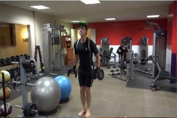 肩部弹响不痛怎么改正,为什么肩部训练效果差