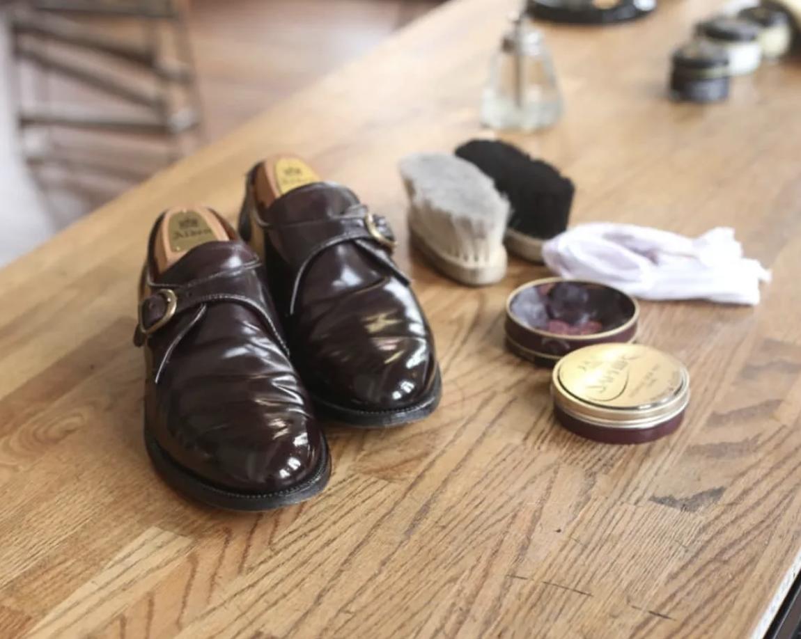 皮鞋脏了怎么擦鞋才好,正装皮鞋擦鞋教程