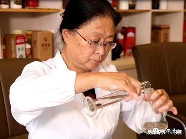 美人如玉，永恒的琼浆｜茅台镇专产琼浆玉液，美女酒瓶宜收藏