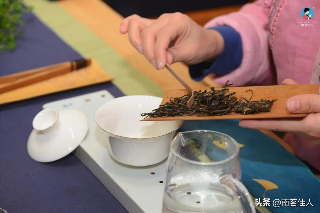 受潮的茶叶怎么处理,微波炉烘受潮茶叶几分钟