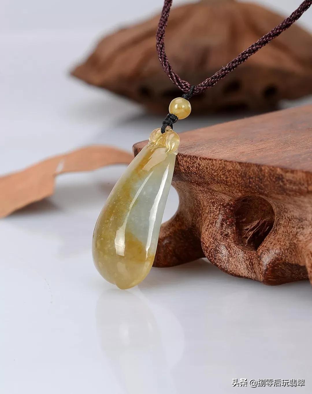 水头好的豆种翡翠手镯多少钱,豆种翡翠的水头