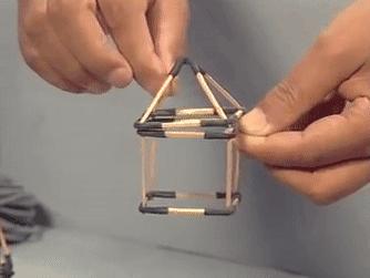 穷人的乐高什么样?印度大佬用垃圾做的玩具,火了