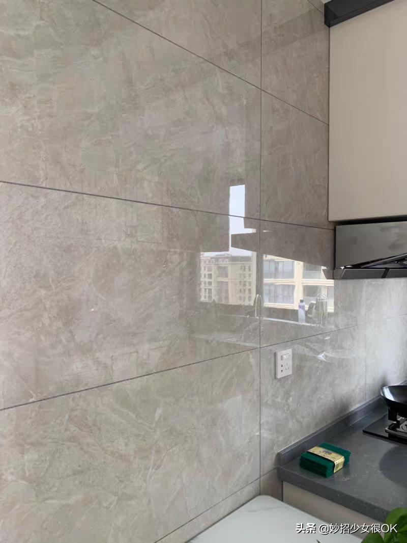 502胶水滴在瓷砖上很难清理,学学这3个妙招!简单有效又实用